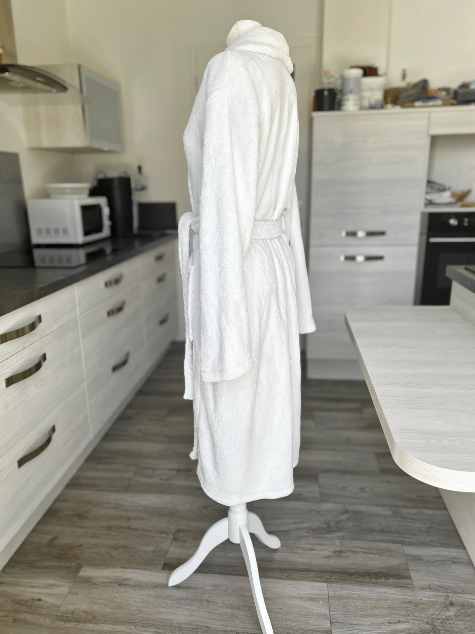 Roupão branco liso de pelúcia com cinto de amarrar – photo 3